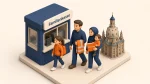 أب وأم مع طفلين يتجهون إلى مكتب Familienkasse وفي يد الأم ملف Kinderzuschlag وخلفهم قبة كنيسة السيدة في دريسدن
